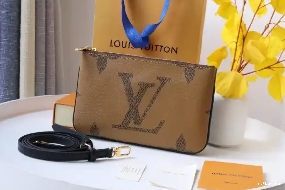 First bag ru VUITTON POCHETTE LOUIS ZIP DOUBLE 0622